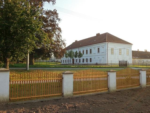 Kromě hodnotného architektonického a dispozičního výrazu se dochovala řada uměleckořemeslných prvků.