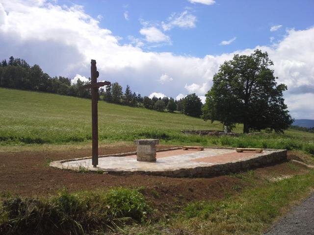 Obnova základů kostela sv. Petra a Pavla v zaniklé obci Štolnava