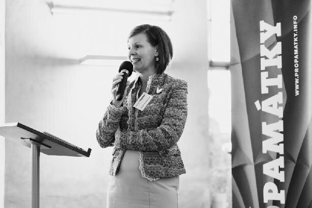 Kateřina Pešatová přenesla auditorium do Památníku Tomáše Bati ve Zlíně a vylíčila nejen jeho historii, ale též obnovu a související dokudrama.