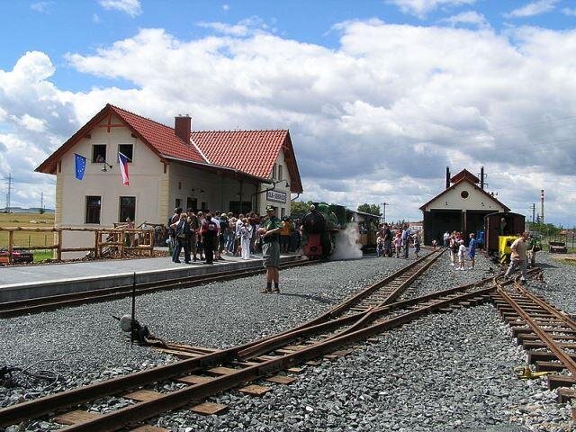 Řepařská drážka má zázemí na nádraží v Sendražicích.