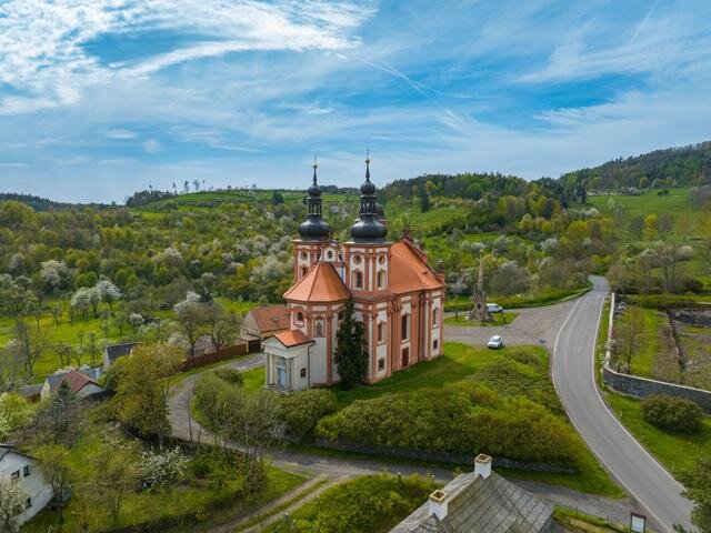 Valeč – kostel Nejsvětější Trojice