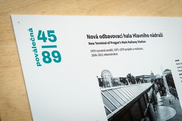 Výstava nazvaná Poválečná 45–89: Příběhy pražské poválečné architektury přibližuje pražskou architekturu z období po druhé světové válce až do roku 1989.