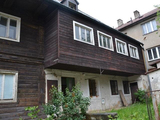 Boční pohled na budovu před rekonstrukcí 