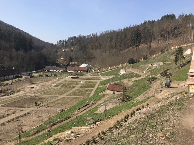Pohled do obnovené zahrady 
