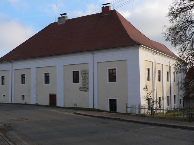 Severní strana zámku již byla rekonstruována v minulém roce.