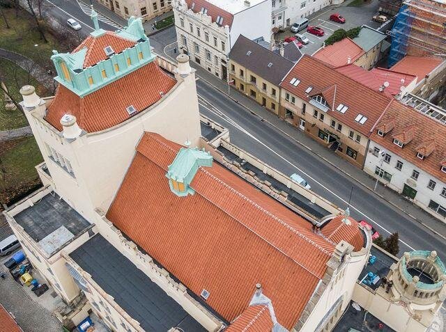 Celkový letecký pohled na střechy