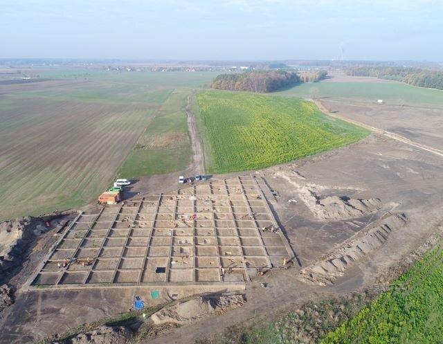 Průzkum pod budoucí dálnicí D3, pohřebiště v krajině