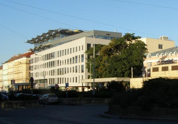 Kancelářská budova Factory Office Centre naproti Smíchovskému nádraží od Martina Krupauera a Jiřího Stříteckého. 