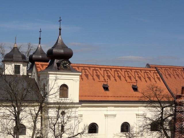 Před rekonstrukcí střech bývalého pivovaru realizovala firma Pario také střechu sousedního kostela sv. Anny, který je součástí areálu Domova sv. Josefa.