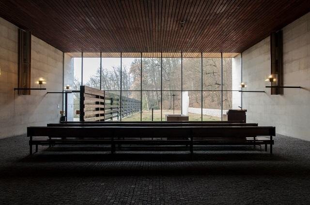 Ferdinand Milučký, interiér krematoria v Bratislavě, 1967–1968