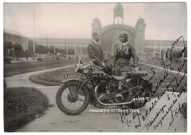 Motocykl Ariel na snímku z roku 1929