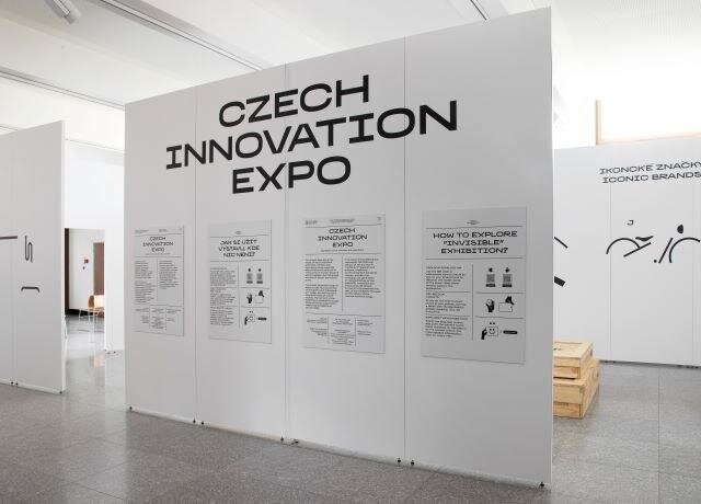 Expozice je jakousi malou encyklopedií a zároveň spojuje moderní audiovizuální umění, design a technologii.