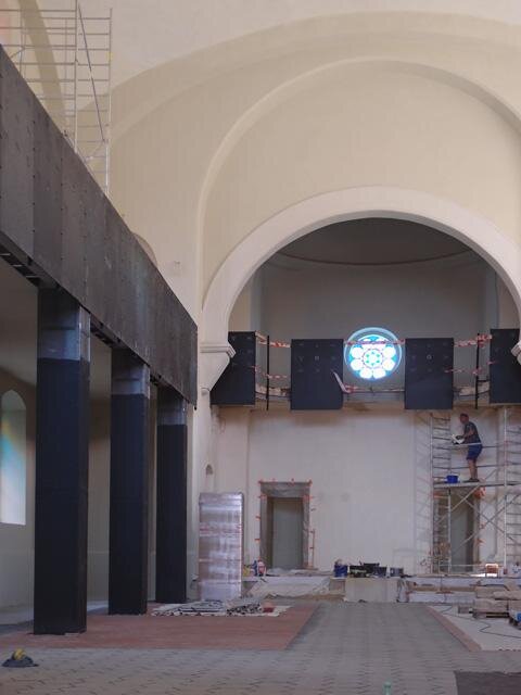 Interiér žatecké synagogy ve finální fázi rekonstrukce