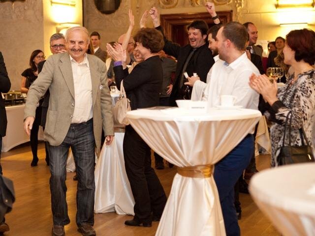 Radost z vydražených piv měl nakonec tým Asociace Entente Florale CZ - Souznění, který organizuje putovní výstavu Má vlast a soutěž o nejkrásnější nádraží.