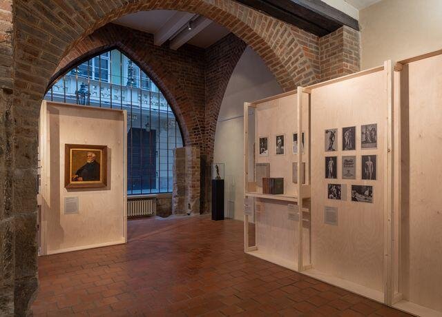 Pohled do expozice v Křížové chodbě Karolina