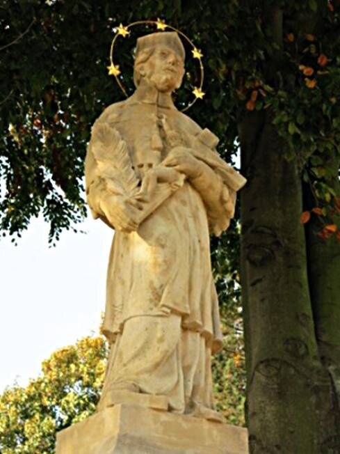 Řepníky, restaurovaná socha sv. Jana Nepomuckého