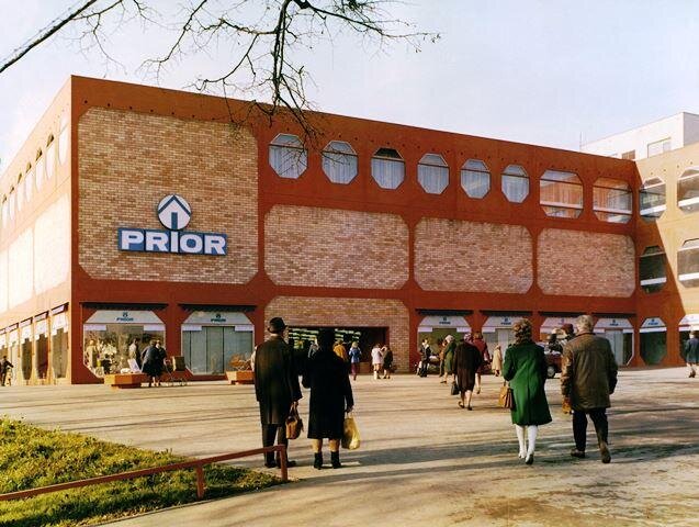 Růžena Žertová, Obchodním dům trustu Prior v Pardubicích, 1971–1974