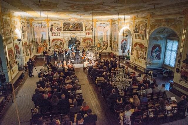 První část koncertu Fiamme d´amore se uskutečnila v zámeckém Maškarním sále.
