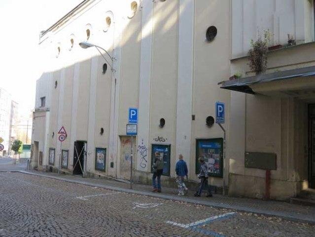 Kino Varšava – prvorepublikové budově se snad podaří vrátit její bývalou slávu.  