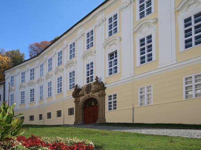 Hlavní portál naposledy prošel opravou před 14 lety.