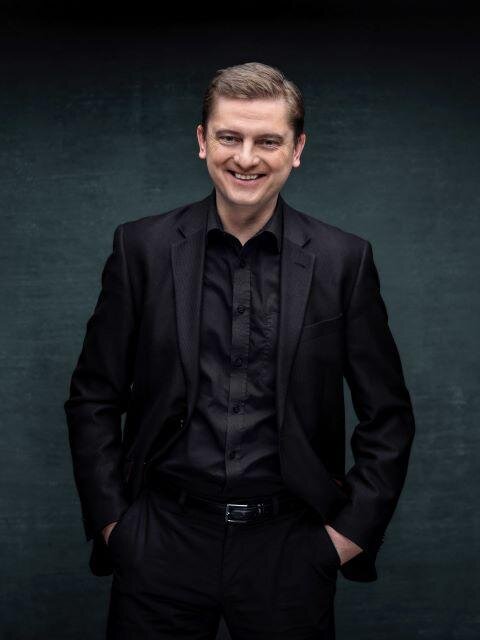 Rezidenčním skladatelem letošního ročníku bude dirigent, skladatel a klavírista Jan Kučera.