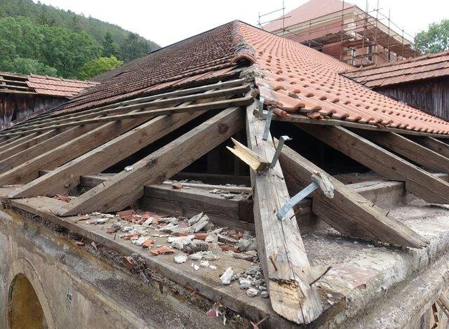 Odkrytý krov střechy