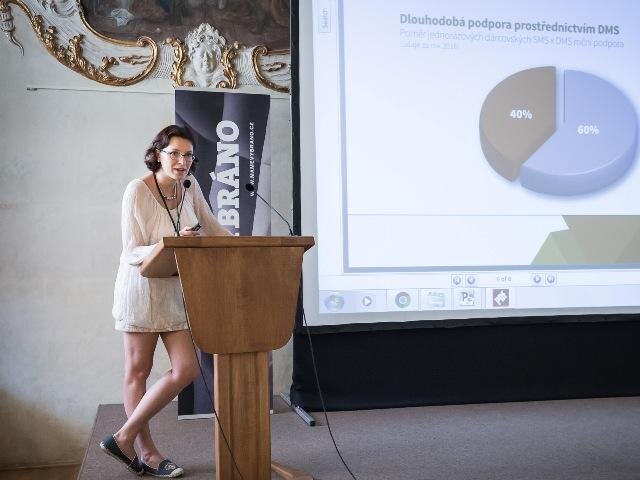 Irena Fodorová přednesla příspěvek o možnostech využití dárcovských SMS.