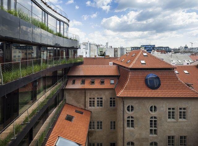 Historická architektura v komunikaci s moderní zástavbou