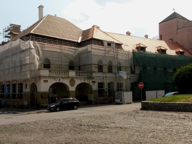 Obnovu střechy Okresního soudu v Nymburce prováděla firma Střechy Sixta, která použila krytinu společnosti Tondach.