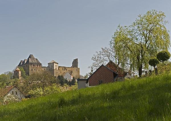  Lipnice, celkový pohled na majestátní hrad.