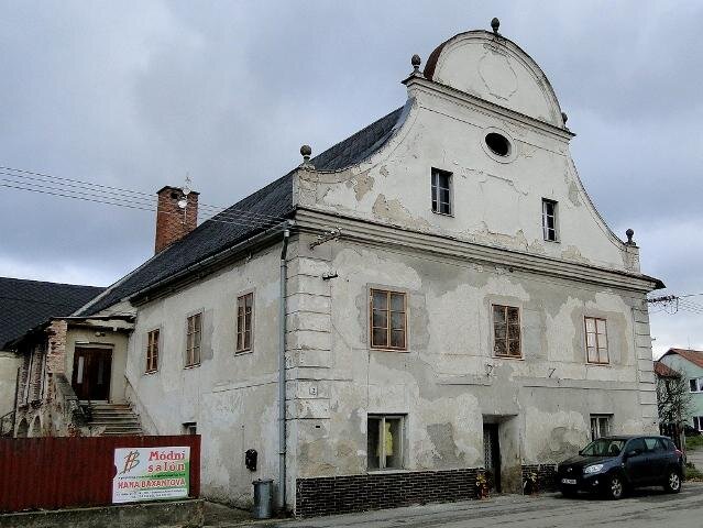 Pivovar v Čechtíně se i přes znehodnocující zásahy ve 20. století dochoval ve své hmotě včetně některých autentických a hodnotných prvků.
