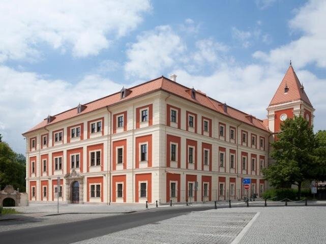 Ostrov - rozsáhlá rekonstrukce Šlikovsko-Lauenburského zámku