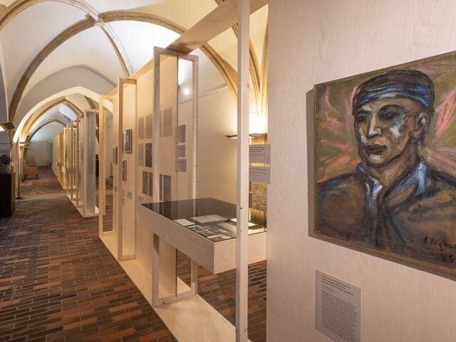 Pohled do expozice v Křížové chodbě Karolina
