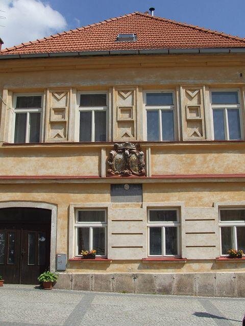 Stav fasády měšťanského domu čp. 21 před rekonstrukcí