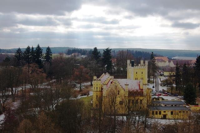 Zámek Nečtiny z nedaleké zříceniny Preitenstein.
