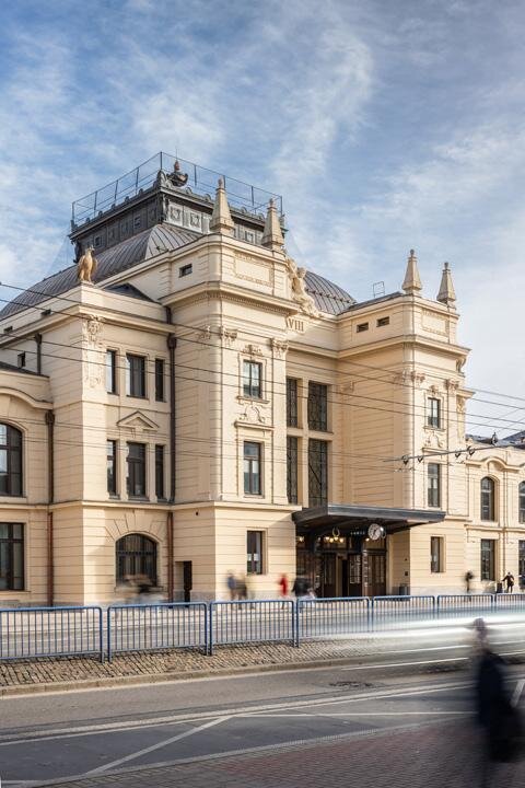 Monumentální novorenesanční železniční stavba vznikla v letech 1907–1908.