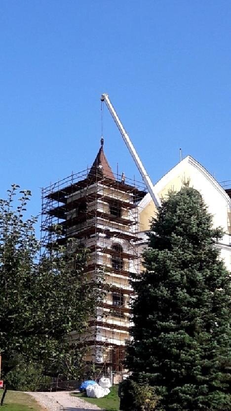 Na čas se věže oblékly do oděvu z lešení, aby se přiblížily původnímu vzhledu.