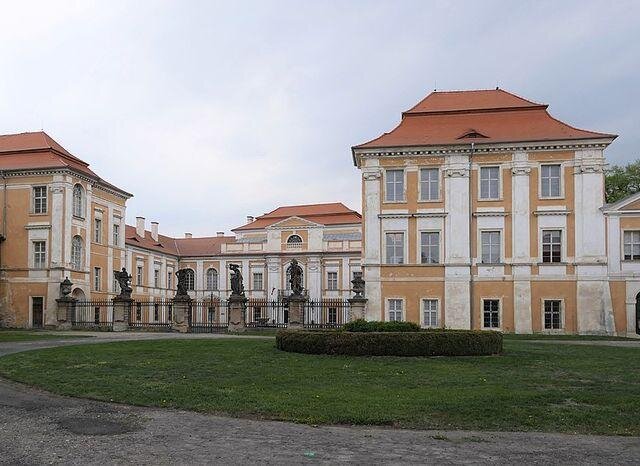 Zámek Duchcov a tamní působení Valdštejnů vám 6. října představí kastelánka Lucie Šťastná.