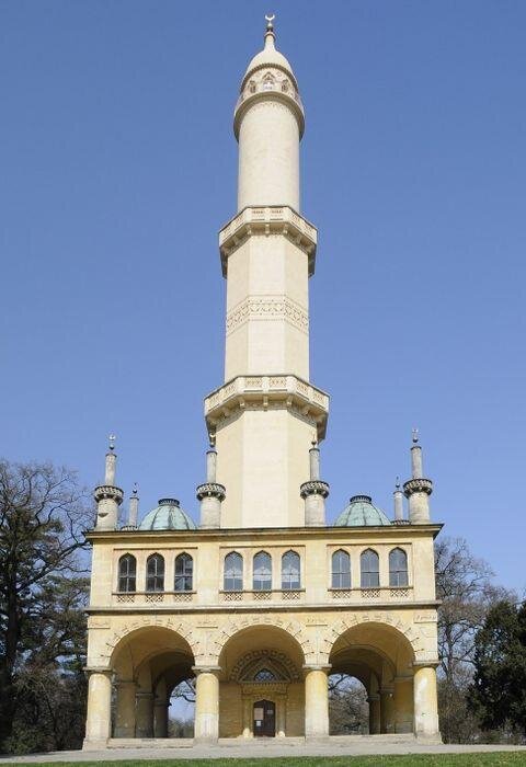 Minaret patří s výškou 60 metrů mezi naše nejvyšší rozhledny.