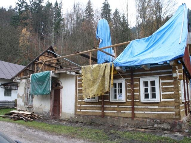 Stav během obnovy krovové konstrukce