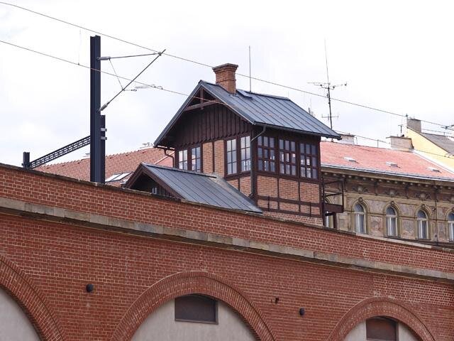 Pohled na obnovené hradlo z ulice Prvního pluku