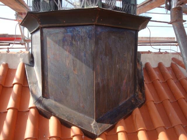 Detail u věžičky kostela