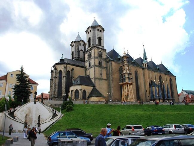 Nadační fond Historický Cheb zajistil v roce 2008 financování rekonstrukce střech věží na kostele sv. Mikuláše v Chebu. Stav před rekonstrukcí.
