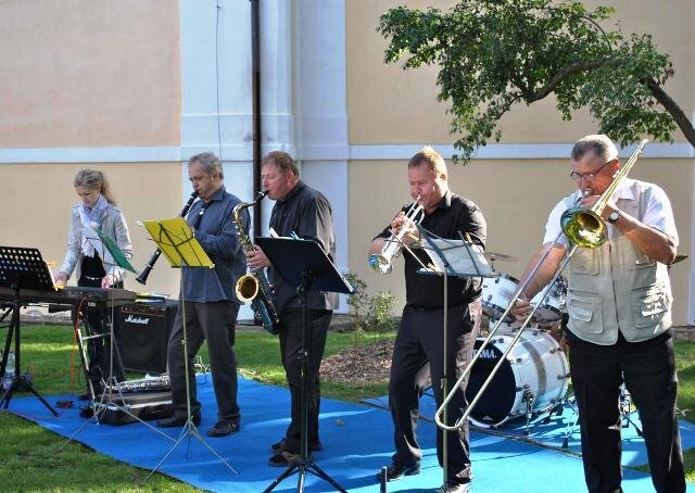 Koncert Tiché pohody 16. září 2012 ve farské zahradě | Autor: Okrašlovací spolek pro Nadějkov a okolí | Licence: Všechna práva vyhrazena