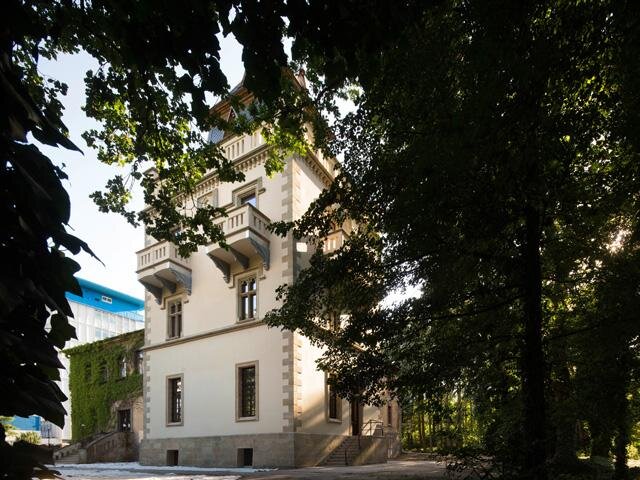 Opravená střecha věžičky