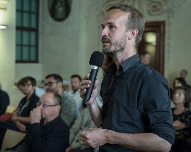 Panelisté s účastníky vedli během konference stálý dialog.