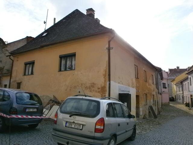 Domovní nároží před obnovou