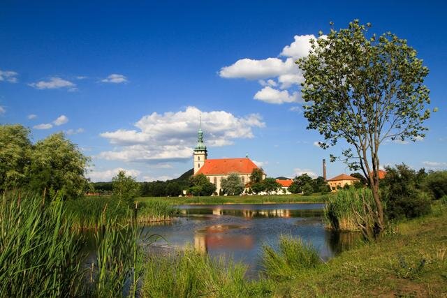 V okolí kostela byla provedena rekultivace krajiny. Při ní vznikla i tato vodní nádrž.
