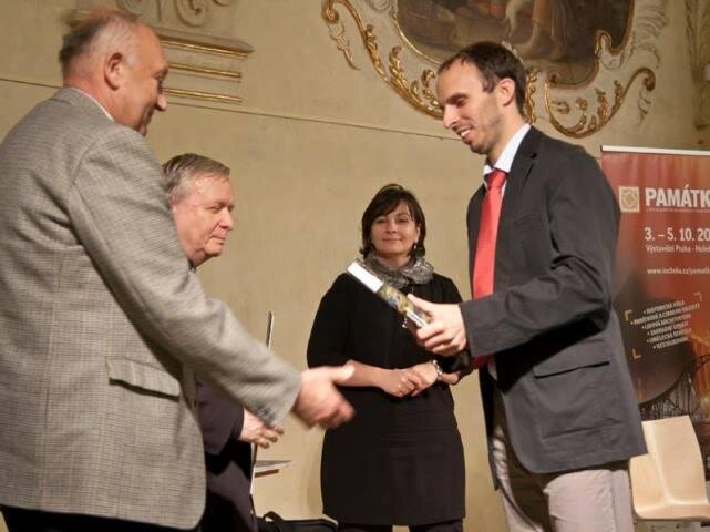 Finančně nejúspěšnější veřejná sbírka byla na zvony pro baziliku na Svatém Hostýně (4,2 miliony korun).