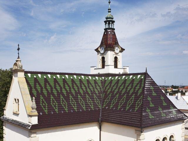 První místo v kategorii historických staveb soutěže Tondach Pálená střecha 2011 získala střecha kostela Povýšení svatého Kříže v Lanžhotě.
